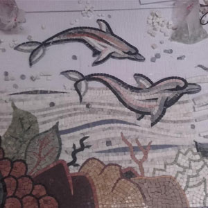 Mosaico artistico di delfini