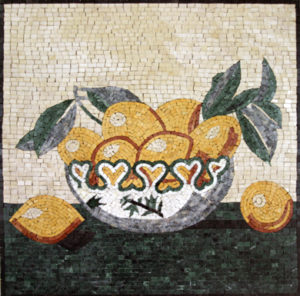 Mosaico di fiori e frutta